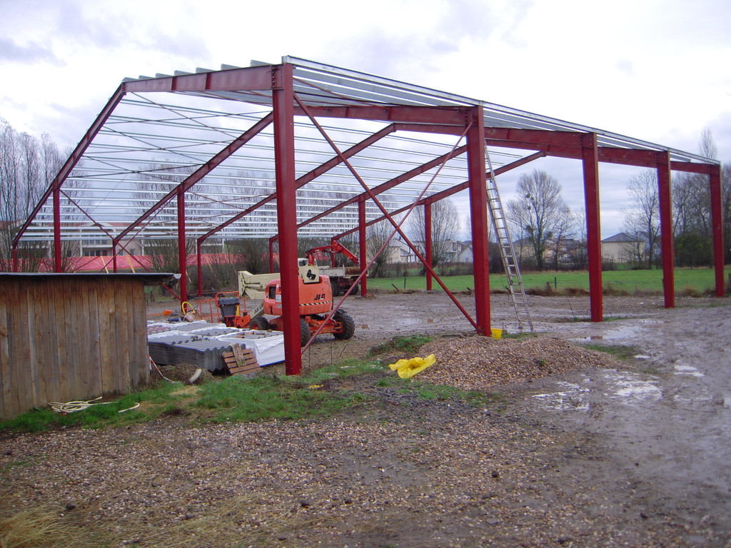 2009-hangar en cours de construction