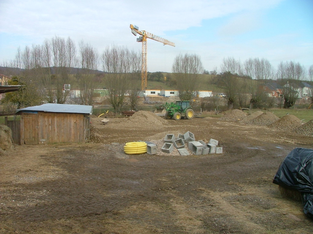 2009-poulaillier principal et terrassement du hangar de stockage