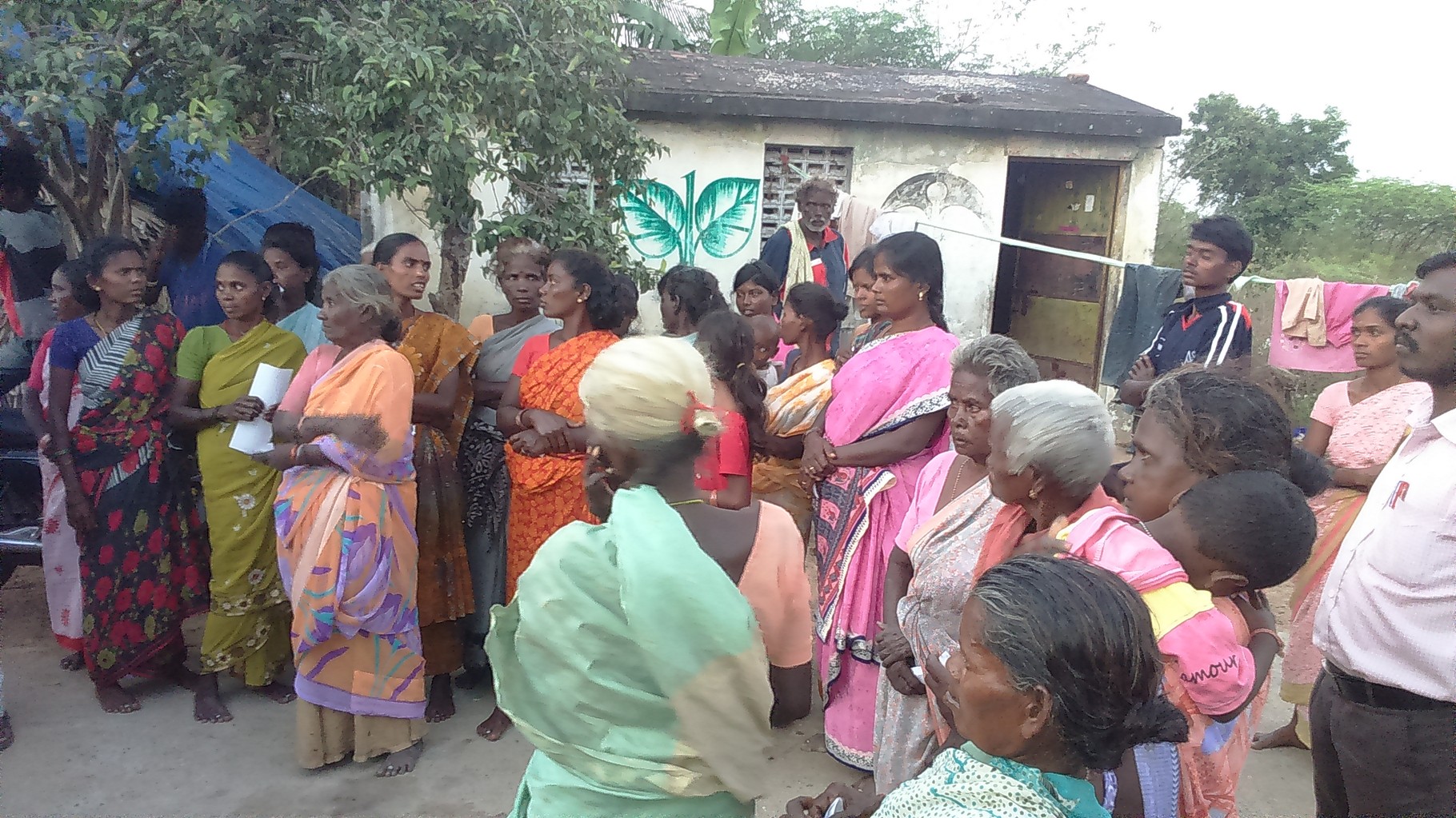 Distribution de draps et provisions dans le district de Kanchipuram