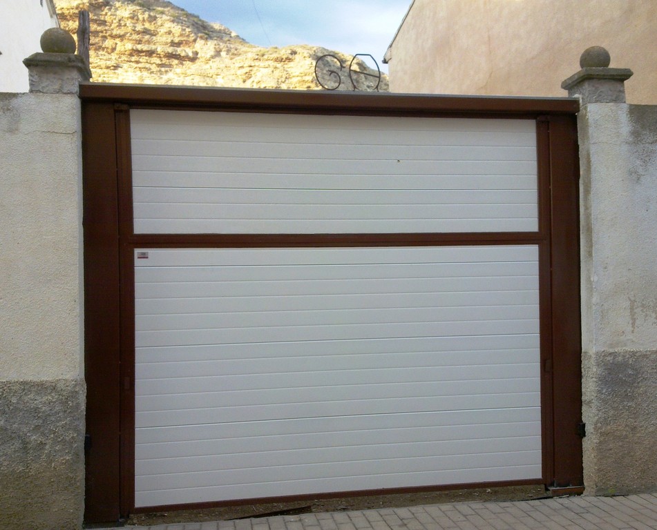 basculante exterior blanca marron