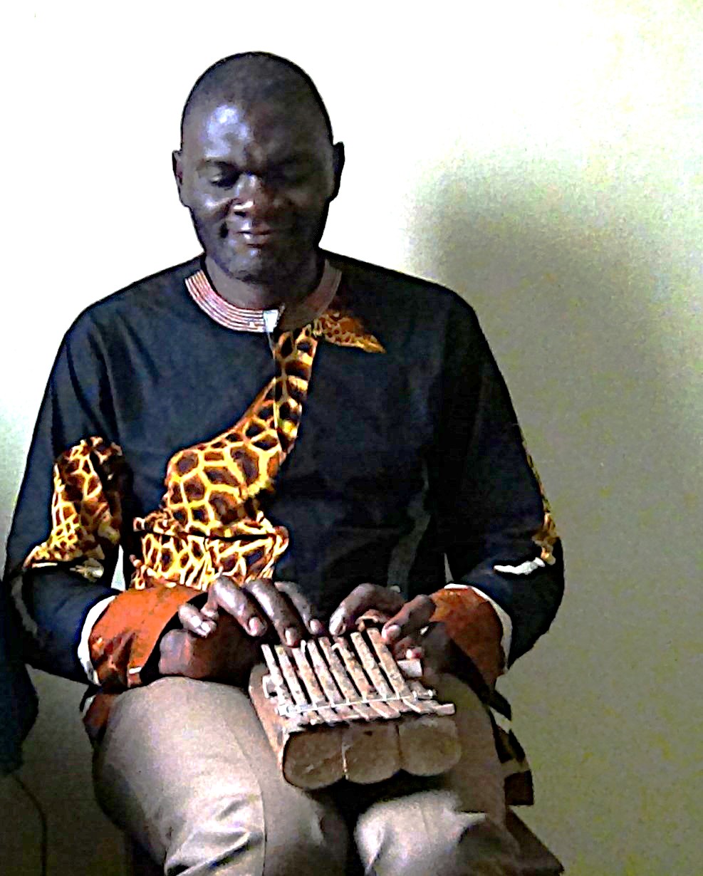 Serge Naoussi, musicien et directeur d'établissement scolaire