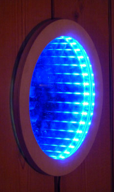 Spiegelleuchte,    Sperrholz/Acrylglas/LEDs     Dm ca. 25 cm     CHF 70.-     Lieferbar