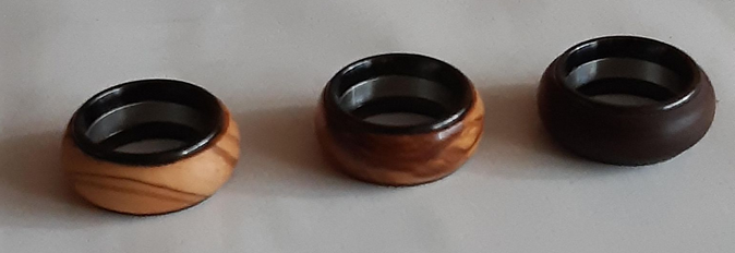 Fingerringe aus Metall/Oliven-und Schwarznussholz,   je CHF 40.-