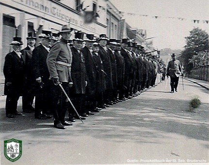 Aufstellung gegenüber dem Kirchplatz 1934. Quelle: Protokollbuch der SSB
