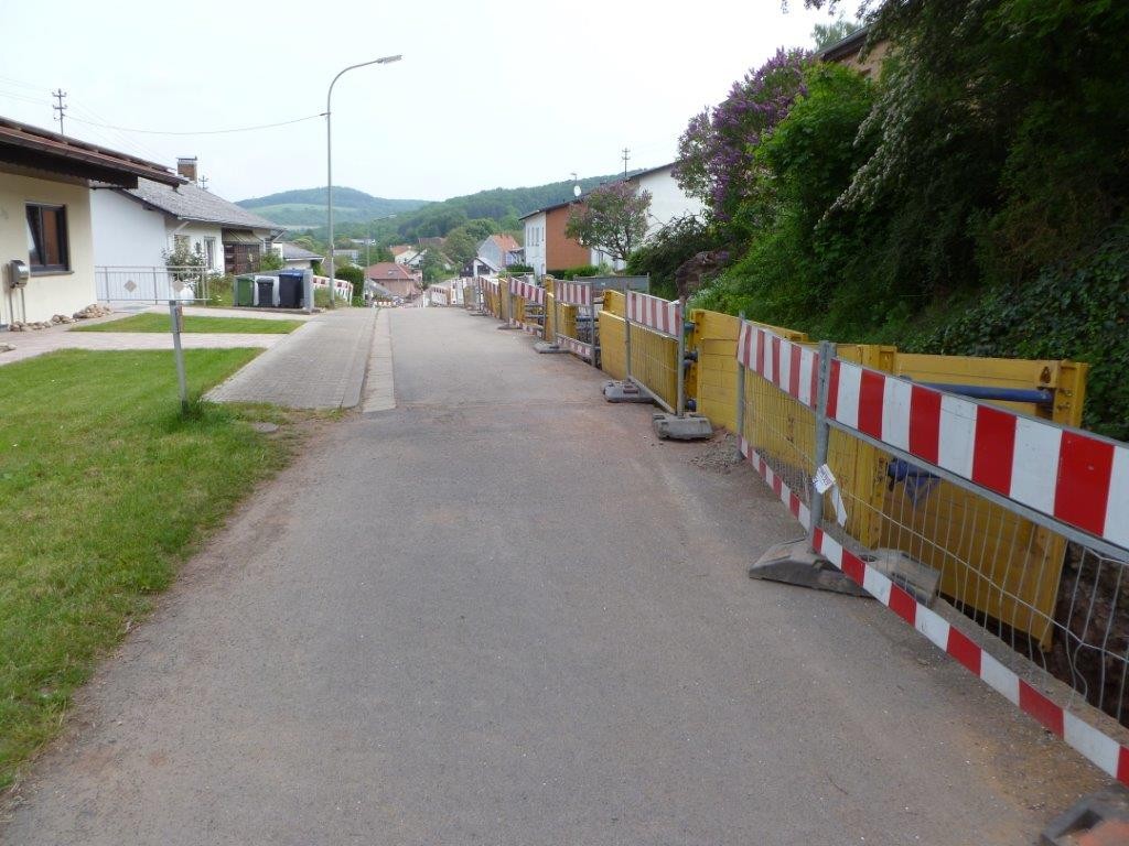 Dörrenbach, Zum Tal, Grabenarbeiten mit Rohrverlegung