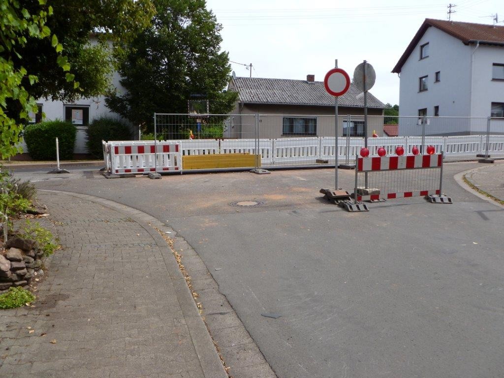 Fürth, Kreuzungsbereich Schulstraße- Lautenbacherstraße, Teifbau mit Rohrverlegung