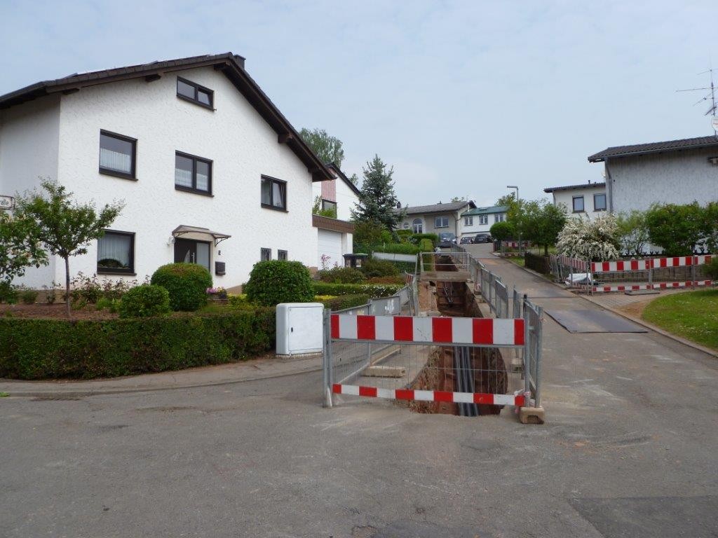 Fürth, Wiesenstraße, Grabenarbeiten mit Rohrverlegung