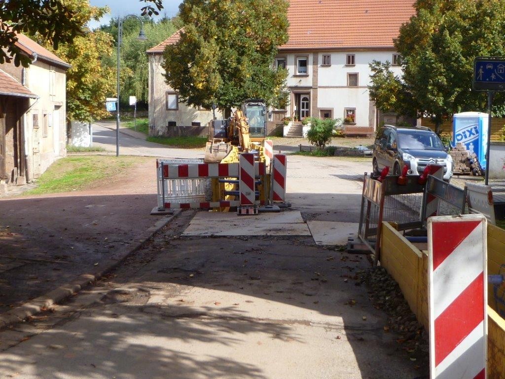 Dörrenbach, Dorfstraße, Tiefbau mit Rohrverlegung