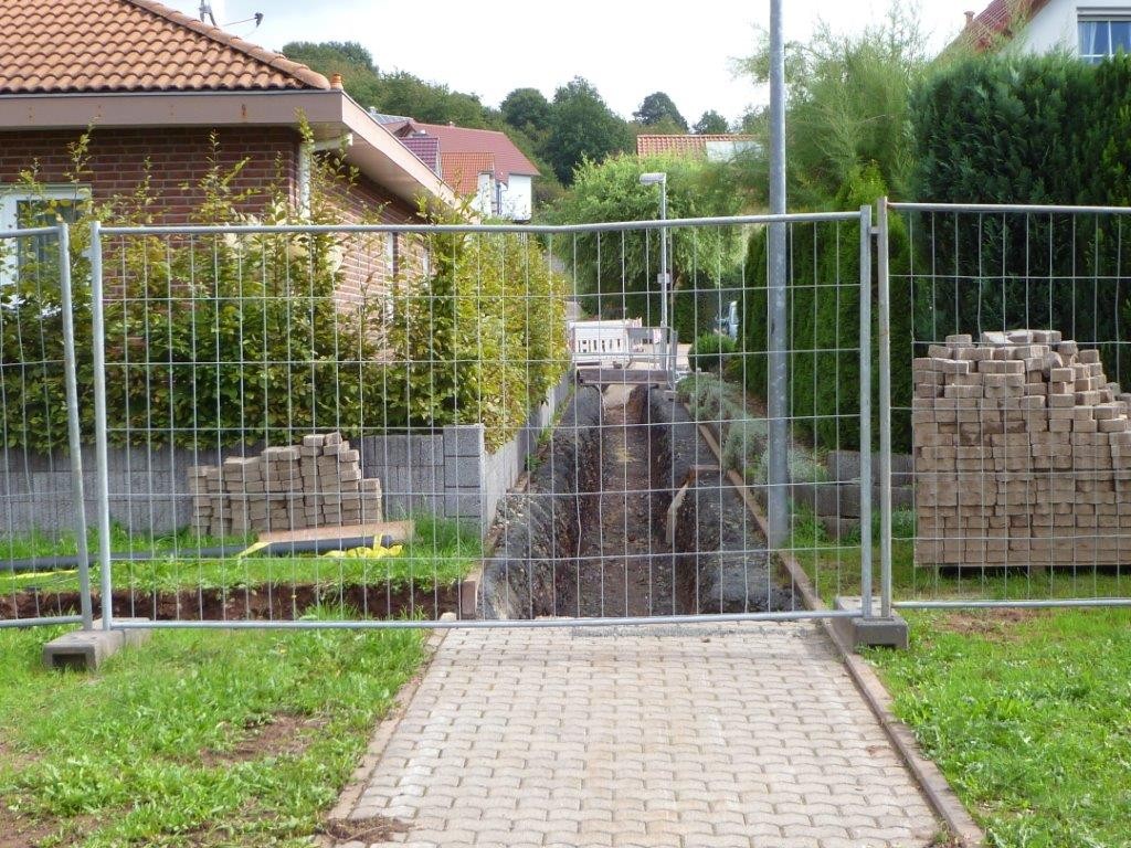 Fürth, Weiterbau im Neubaugebiet, Tiefbau mit Rohrverlegung