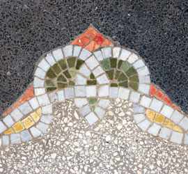 Plauen, Ziegelstraße 35, originaler Terrazzoboden im Treppenhaus