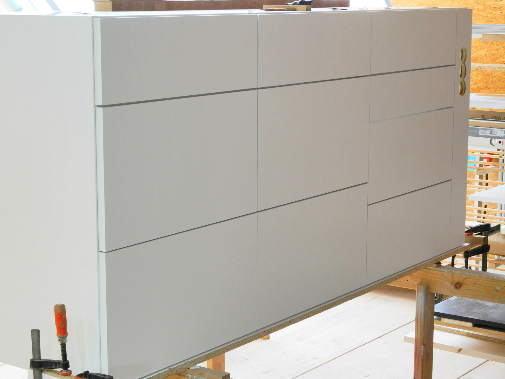 Montierte Fronten am Unterschrank