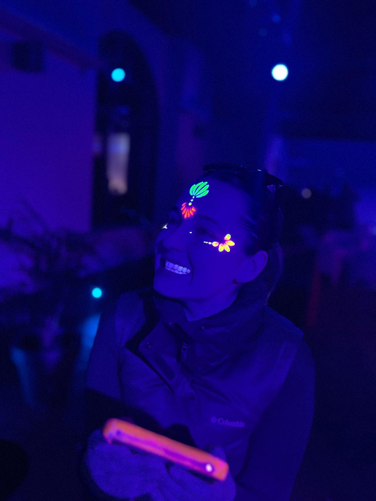 maquillage UV soirée événementielle