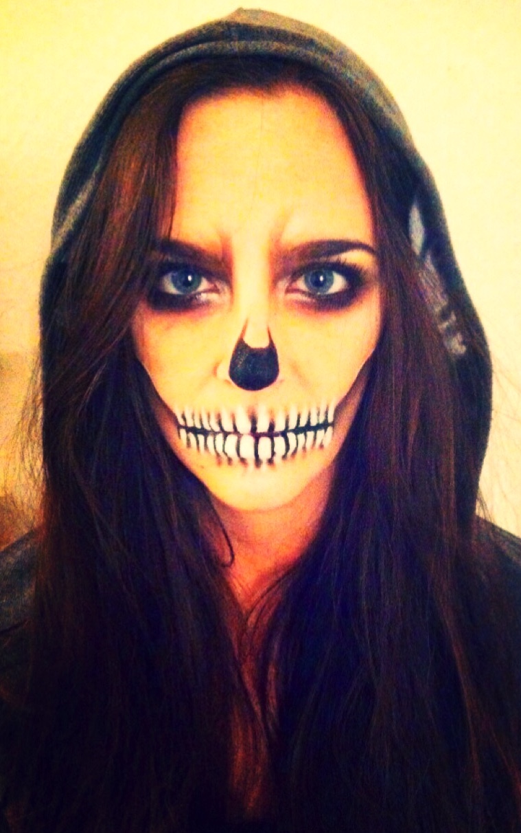 maquillage halloween tete de mort