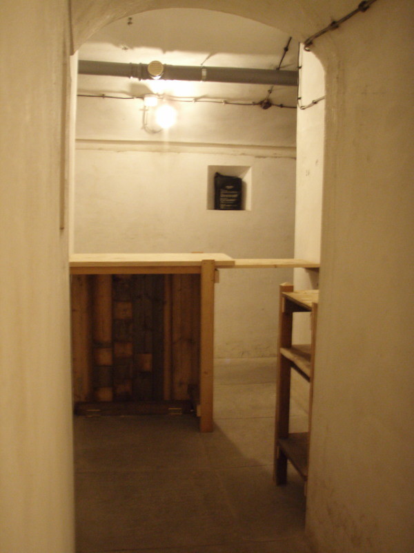 dalla camera n° 1 sottoterra in direzione bar - ristrutturato