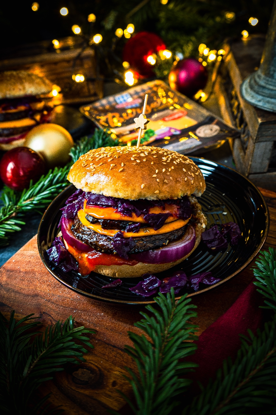 Weihnachtlicher Portobello Cheeseburger mit Rotkraut