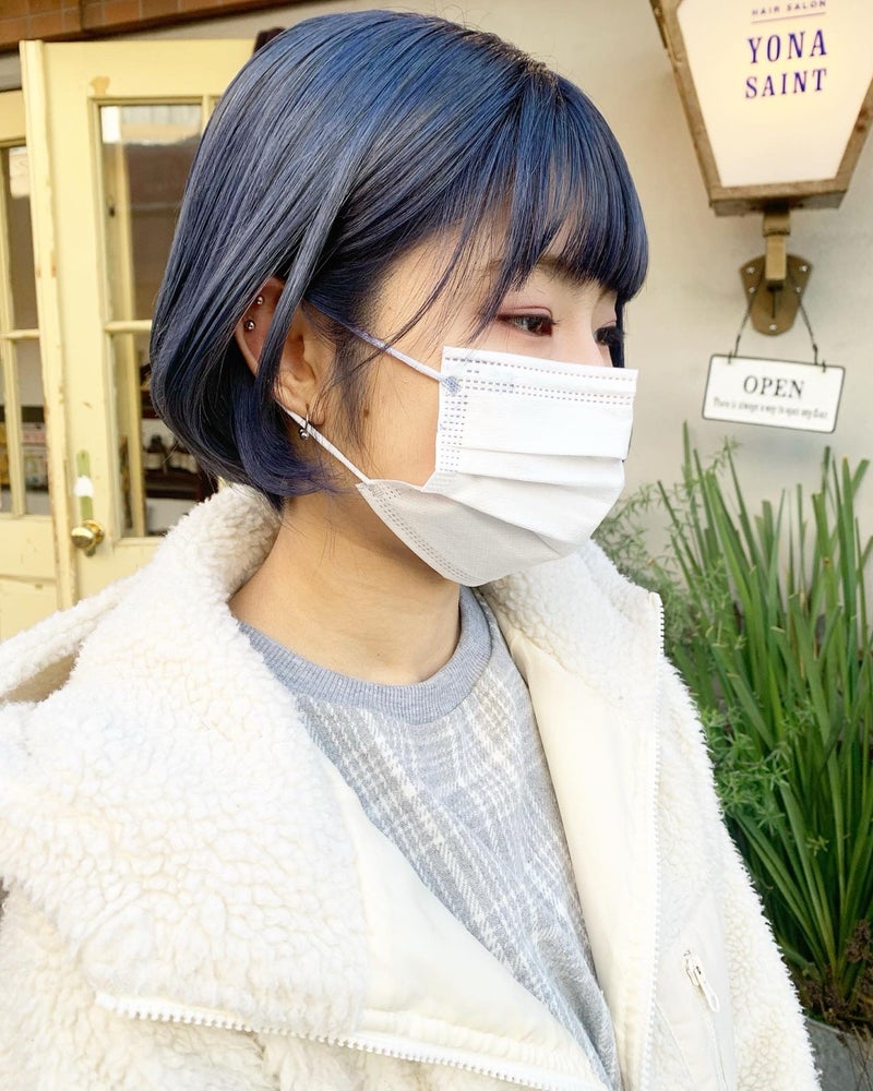 重ためボブにコバルトブルー