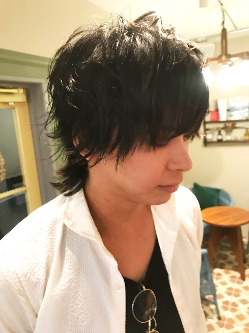 馬とウルフカット。