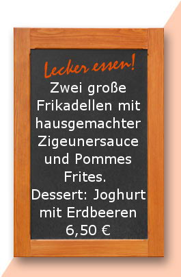 Mittagstisch. Zwei große Frikadellen mit hausgemachter Zigeunersauce und Pommes Frites. Dessert: Joghurt mit Erdbeeren