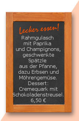 Rahmgulasch mit Paprika und Champignons, geschwenkte Spätzle aus der Pfanne, dazu Erbsen und Möhrengemüse. Dessert: Cremequark mit Schokoladenstreusel.
