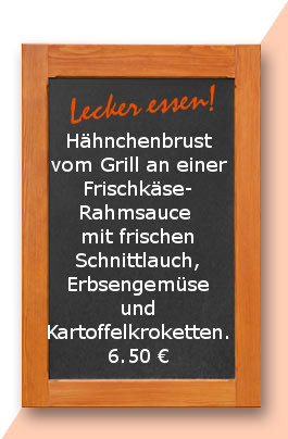 Mittagstisch: Hähnchengeschnetzeltes in einer Frischkäserahmsauce mit frischen Schnittlauch, Erbsengemüse und Kartoffelkroketten.