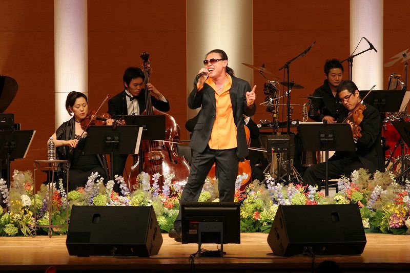 「美しい彼女」のOSTを歌うホン・ジョンミョンさん。ソウルフル！