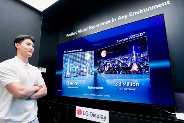 LGディスプレイが「SID 2026」で83インチ有機ELテレビパネルを展示する。（写真＝LGディスプレイ）