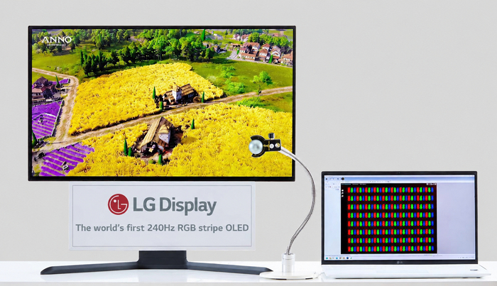 LGディスプレイの「240Hz RGBストライプ有機EL」パネル。右側はパネル構造をカメラで拡大撮影したもの。〈写真 LGディスプレイ提供〉