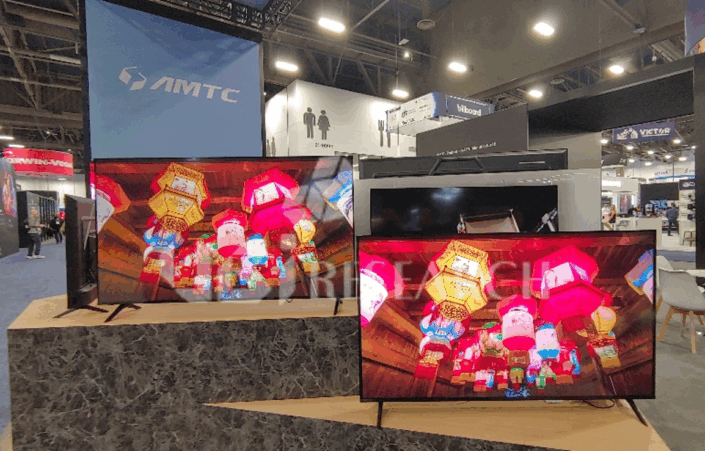 フィルターなしでBT.2020 100%を実現し、プレミアム市場参入を示したSMICの65インチTrue RGB Mini LED比較展示（出典：SMIC）