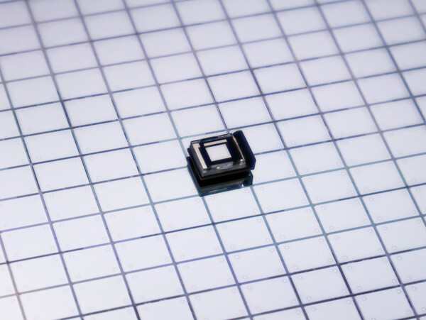 ラオンテックのLCoSマイクロディスプレイパネル「P13」（写真＝ラオンテック）