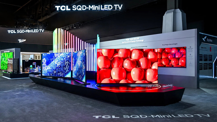 （写真）TCLのSQD（Super Quantum Dot）を搭載したミニLEDテレビ