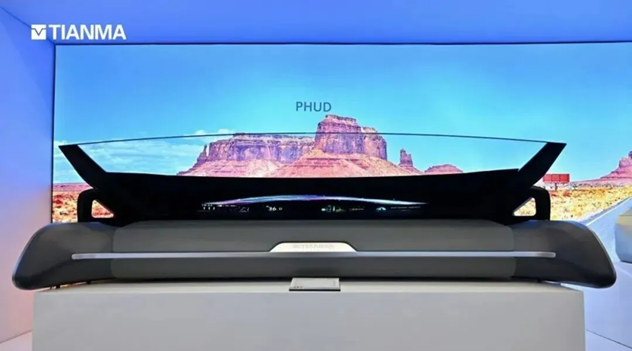 メーターパネルとセンターディスプレイを統合したTianmaの次世代コックピットとパノラミックHUD（出典：Tianma）