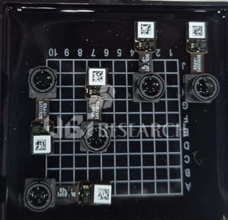 SID Display Week 2026で公開されたマイクロディスプレイ光学エンジンの開発品だ。STARKSEMIはXR/AR端末に不可欠な超小型マイクロLEDディスプレイソリューションの供給を目指している。(出典：UBIリサーチ)