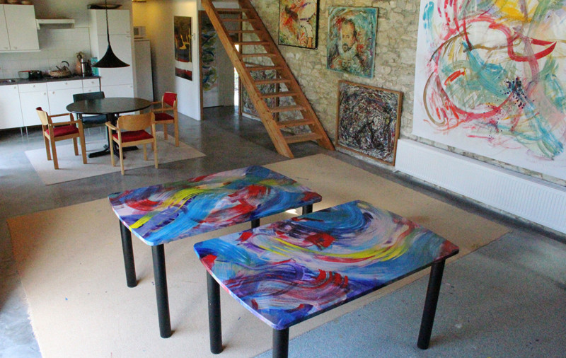 2 Tables - 140 x 90 cm