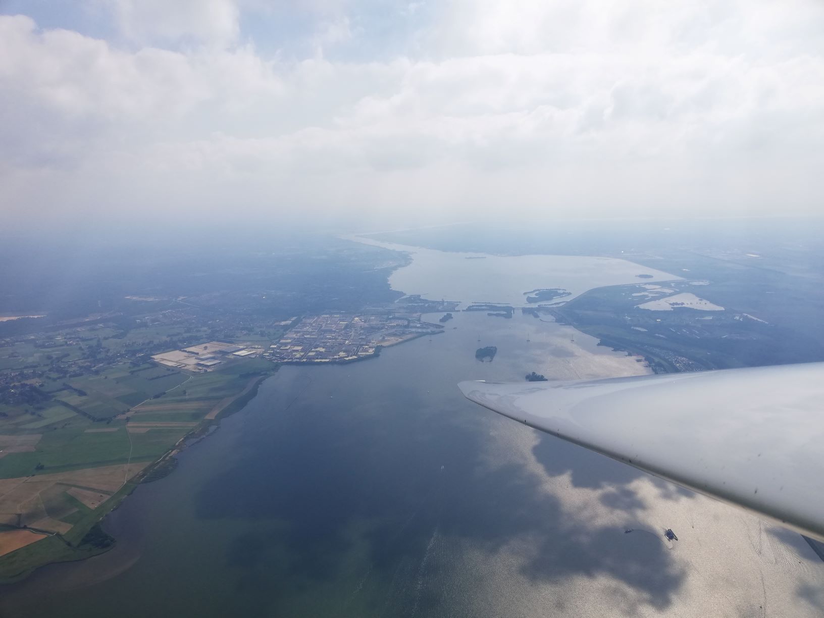 Veluwemeer in NL mit Blick auf Harderwijk