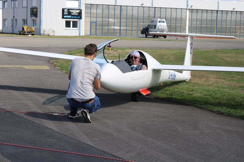Pascal (vorne) und Uwe (im Flugzeug)