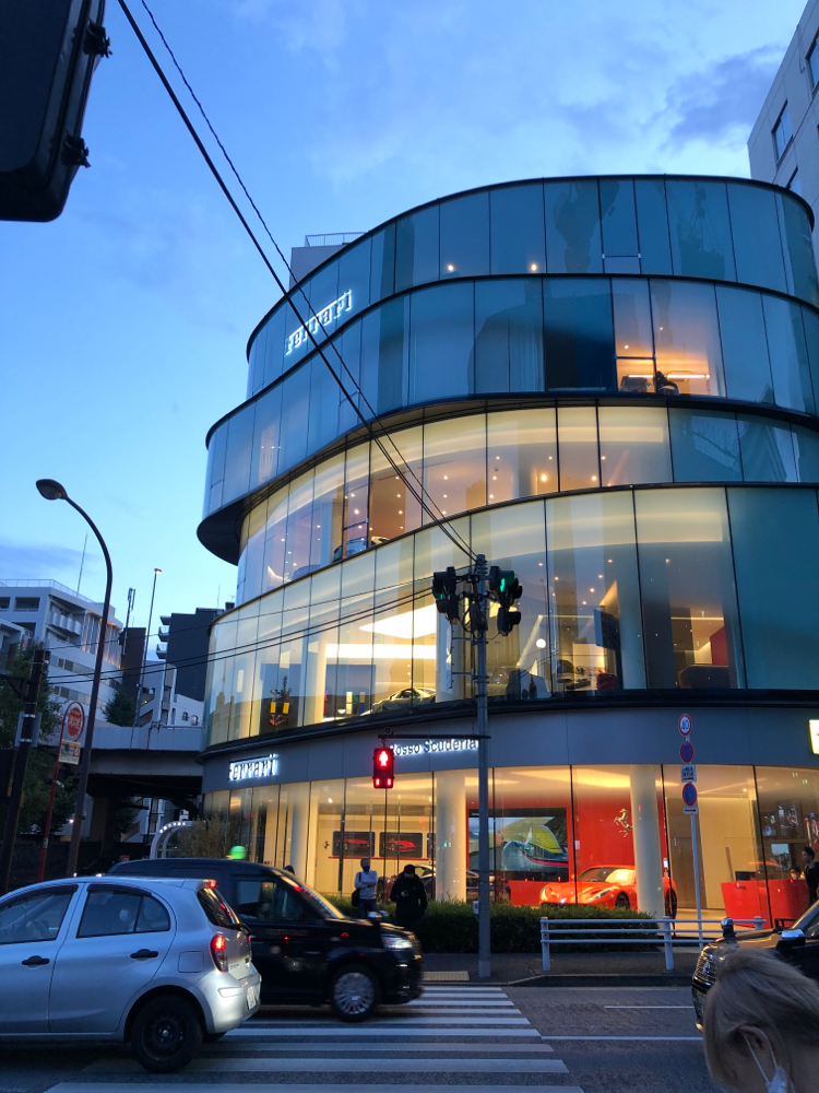 飯倉片町交差点 Rosso Scuderia Roppongi（フェラーリ）の裏手 