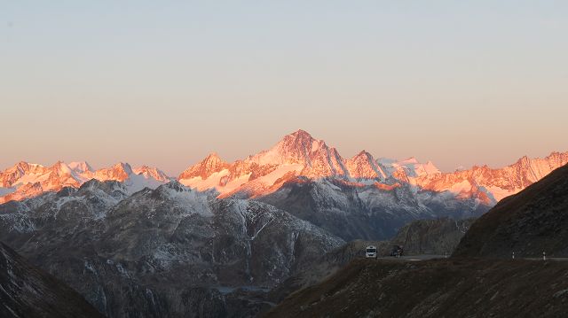 Sonnenaufgang am Furkapass