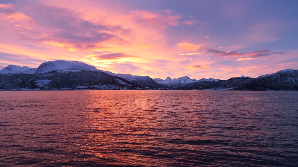 Mit der Fähre über den Langfjord