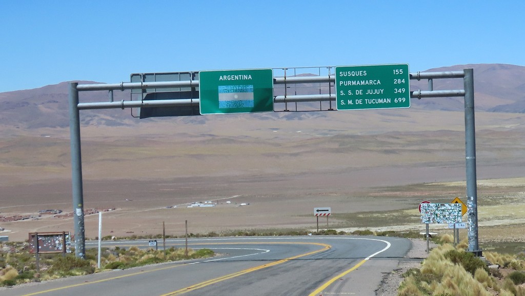 Wir erreichen am Paso de Jama die Grenze zu Argentinien