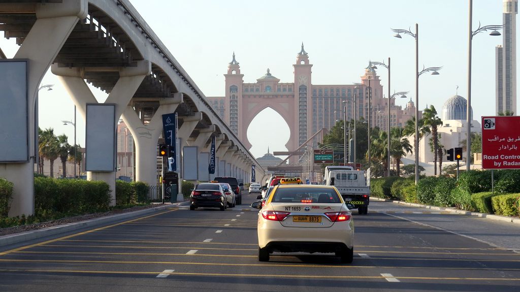 Fahrt auf "The Palm Jumeirah" Richtung Atlantis