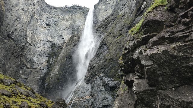 ...Vettifoss