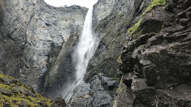 ...Vettifoss