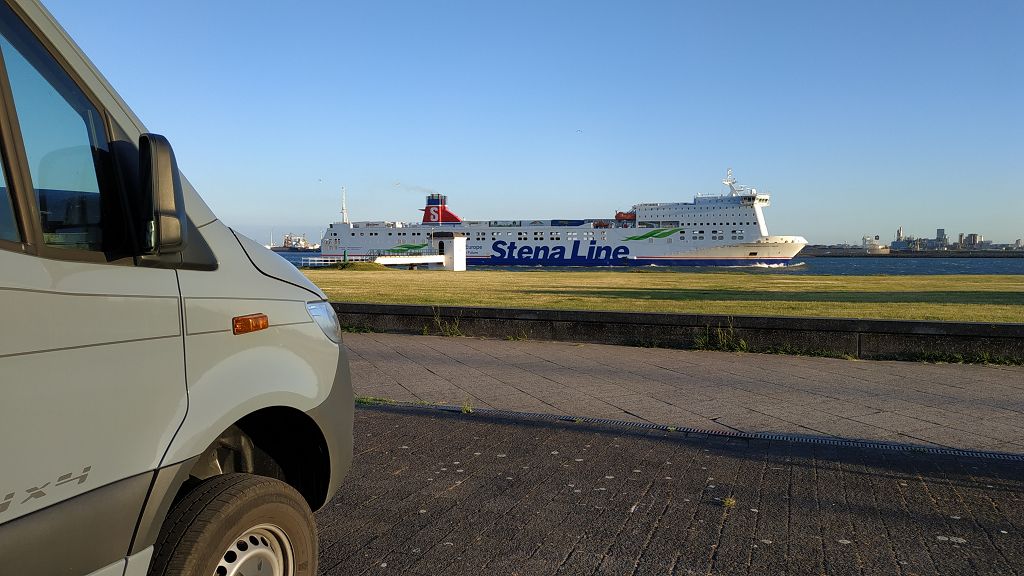 Warten auf die Fähre in Hoek van Holland