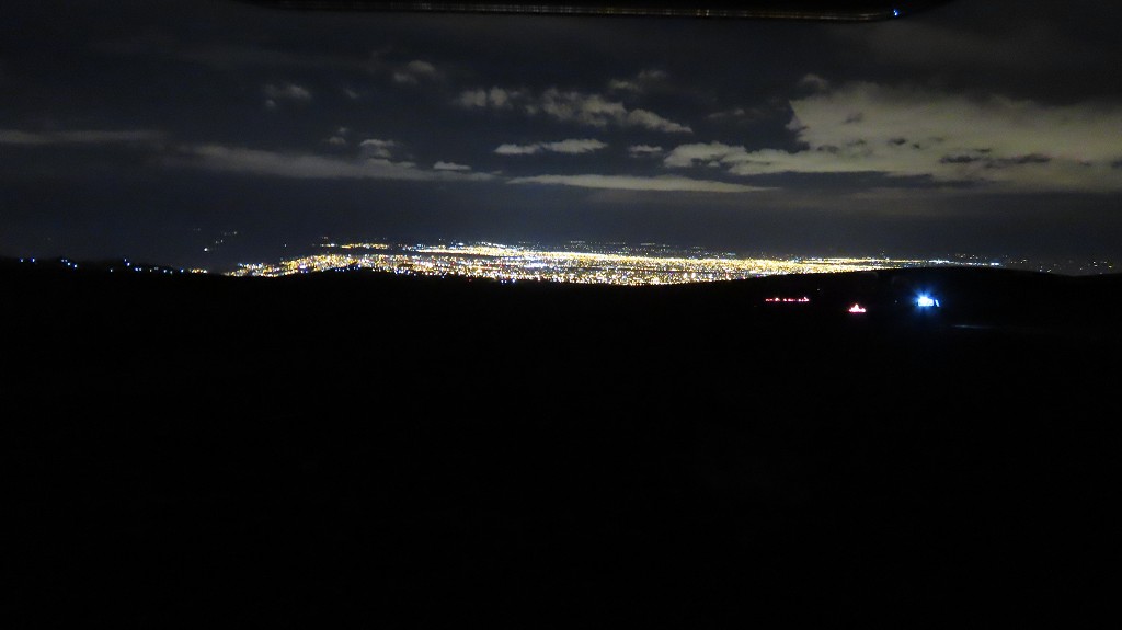 ...dann klart der Himmel auf. Blick auf El Alto und La Paz 