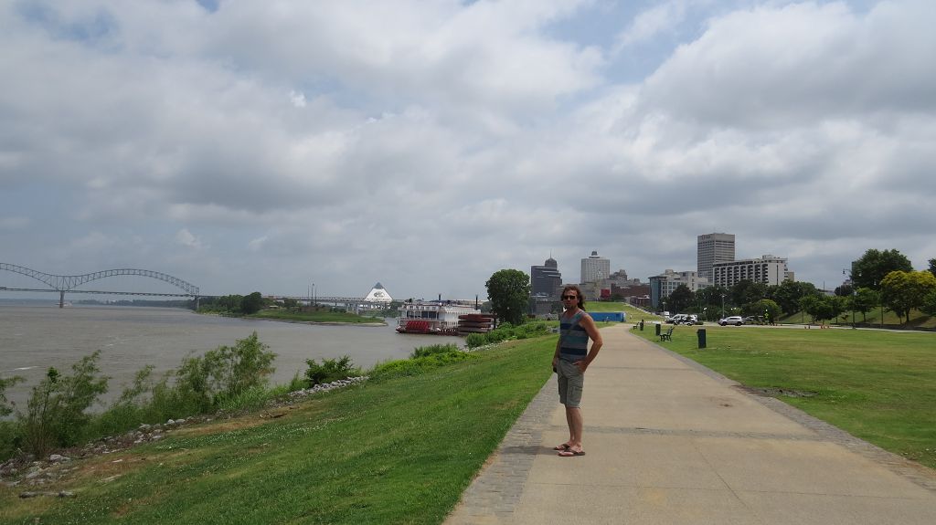 Letzter Blick auf Memphis und den Mississippi River