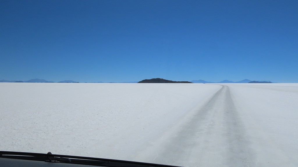 Die Isla de Incahuasi erscheint am Horizont