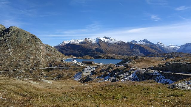 Blick über den Pass und den Grimselsee