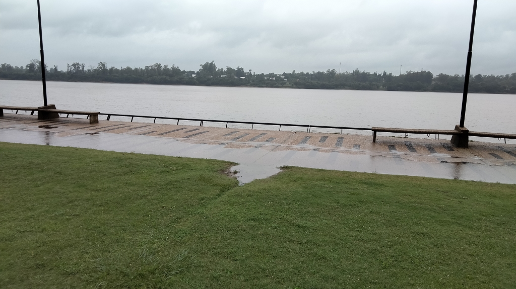 Regentag in Concordia am Rio Uruguay