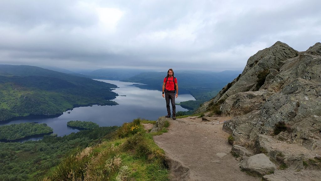 Blick von oben auf Loch Katrine