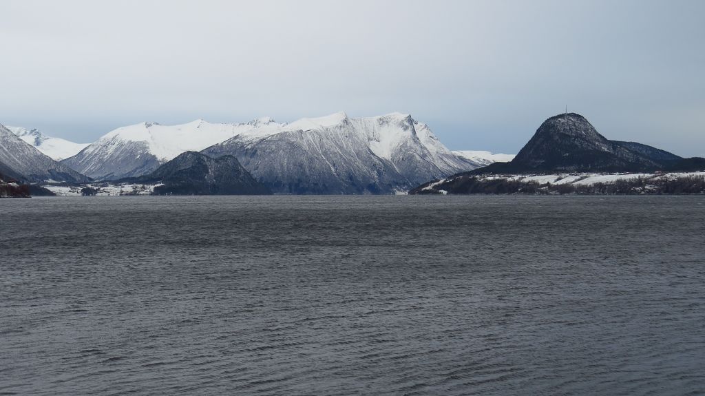 Immer an den Fjorden entlang